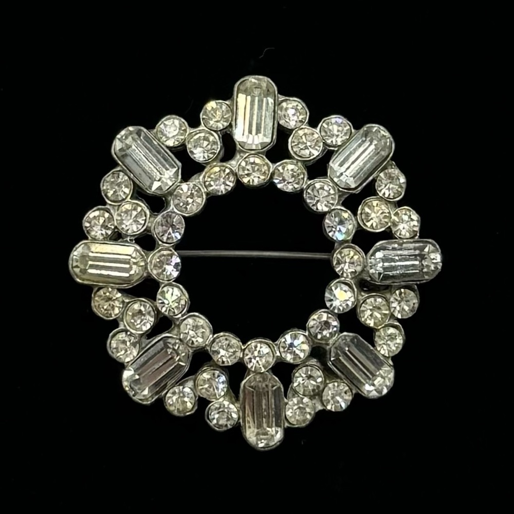 VINTAGE Crystal Wreath Brooch